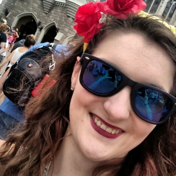 Meet your Posher, Alisha - Picture 1 of 1